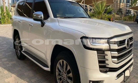 Buy Used Toyota Land Cruiser White Car in Madinat Qabus in Masqat Buy Used Toyota Land Cruiser White Car in Madinat Qabus in Masqat