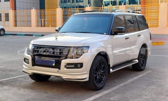 Buy Used Mitsubishi Pajero White Car in Muscat in Masqat Buy Used Mitsubishi Pajero White Car in Muscat in Masqat