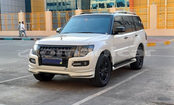 Buy Used Mitsubishi Pajero White Car in Muscat in Masqat Buy Used Mitsubishi Pajero White Car in Muscat in Masqat