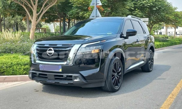 Buy Used Nissan Pathfinder Black Car in Muscat in Masqat Buy Used Nissan Pathfinder Black Car in Muscat in Masqat