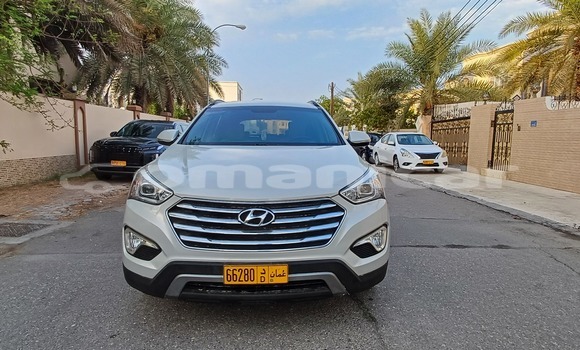 Buy Used Hyundai Santa Fe Beige Car in Muscat in Masqat