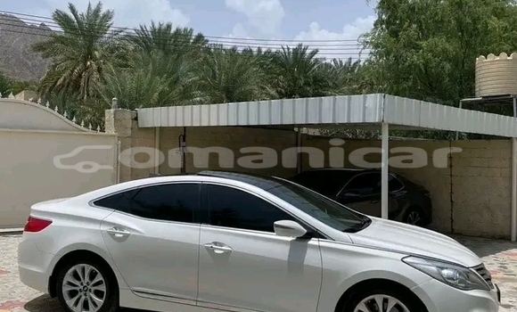 Buy Used Hyundai Elantra White Car in 'Ibri in adh-Dhahirah Buy Used Hyundai Elantra White Car in 'Ibri in adh-Dhahirah
