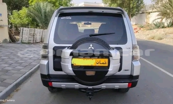 Buy Used Mitsubishi Pajero White Car in Muscat in Masqat Buy Used Mitsubishi Pajero White Car in Muscat in Masqat