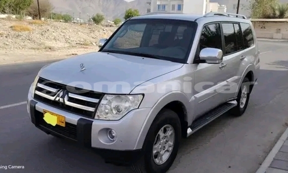 Buy Used Mitsubishi Pajero White Car in Muscat in Masqat Buy Used Mitsubishi Pajero White Car in Muscat in Masqat