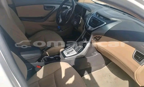 Buy Used Hyundai Elantra White Car in as–Sib in Masqat Buy Used Hyundai Elantra White Car in as–Sib in Masqat