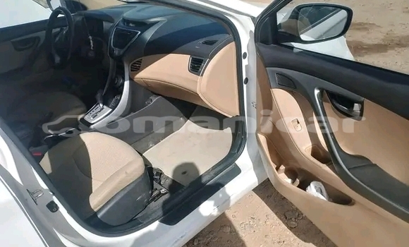 Buy Used Hyundai Elantra White Car in as–Sib in Masqat Buy Used Hyundai Elantra White Car in as–Sib in Masqat