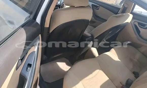 Buy Used Hyundai Elantra White Car in as–Sib in Masqat Buy Used Hyundai Elantra White Car in as–Sib in Masqat