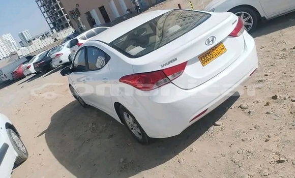 Buy Used Hyundai Elantra White Car in as–Sib in Masqat Buy Used Hyundai Elantra White Car in as–Sib in Masqat