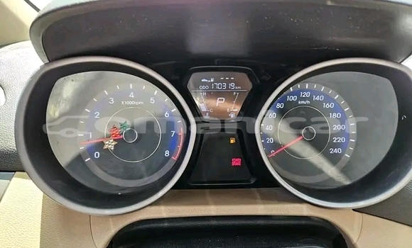 Buy Used Hyundai Elantra White Car in Al khuwair in al-Batinah Buy Used Hyundai Elantra White Car in Al khuwair in al-Batinah