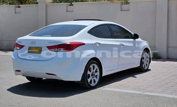 Buy Used Hyundai Elantra White Car in Al khuwair in al-Batinah Buy Used Hyundai Elantra White Car in Al khuwair in al-Batinah