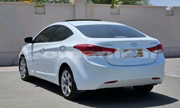 Buy Used Hyundai Elantra White Car in Al khuwair in al-Batinah Buy Used Hyundai Elantra White Car in Al khuwair in al-Batinah