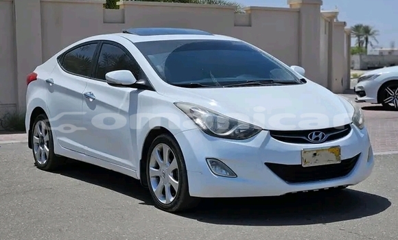 Buy Used Hyundai Elantra White Car in Al khuwair in al-Batinah Buy Used Hyundai Elantra White Car in Al khuwair in al-Batinah