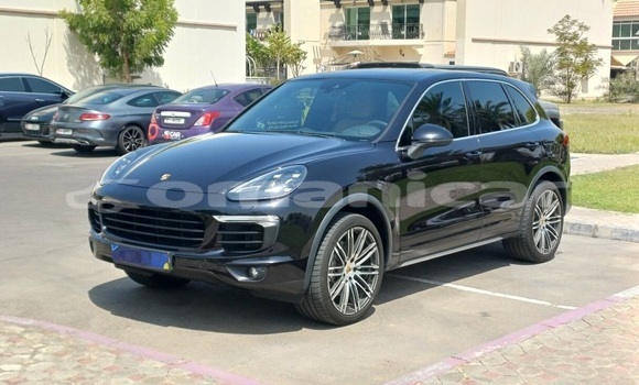 Buy Used Porsche Cayenne Black Car in Muscat in Masqat