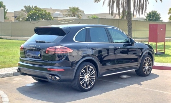 Buy Used Porsche Cayenne Black Car in Muscat in Masqat Buy Used Porsche Cayenne Black Car in Muscat in Masqat