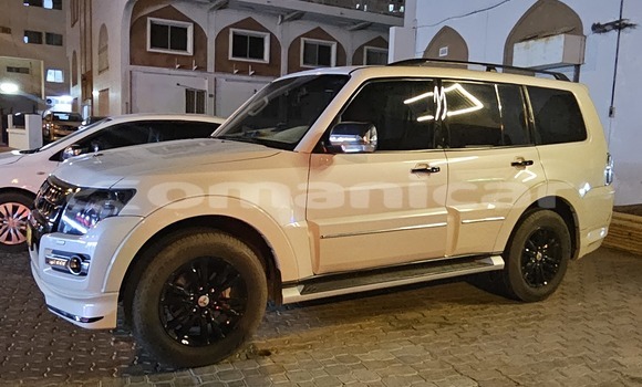 Buy Used Mitsubishi Pajero White Car in Muscat in Masqat Buy Used Mitsubishi Pajero White Car in Muscat in Masqat