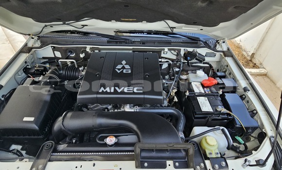 Buy Used Mitsubishi Pajero White Car in Muscat in Masqat Buy Used Mitsubishi Pajero White Car in Muscat in Masqat