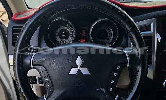 Buy Used Mitsubishi Pajero White Car in Muscat in Masqat Buy Used Mitsubishi Pajero White Car in Muscat in Masqat