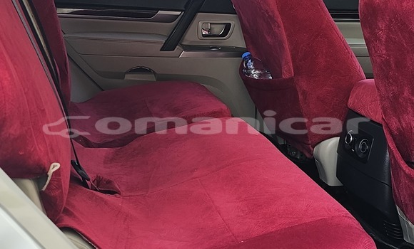 Buy Used Mitsubishi Pajero White Car in Muscat in Masqat Buy Used Mitsubishi Pajero White Car in Muscat in Masqat