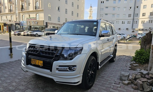 Buy Used Mitsubishi Pajero White Car in Muscat in Masqat Buy Used Mitsubishi Pajero White Car in Muscat in Masqat