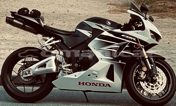 Buy Used Honda CBR White Bike in Muscat in Masqat Buy Used Honda CBR White Bike in Muscat in Masqat