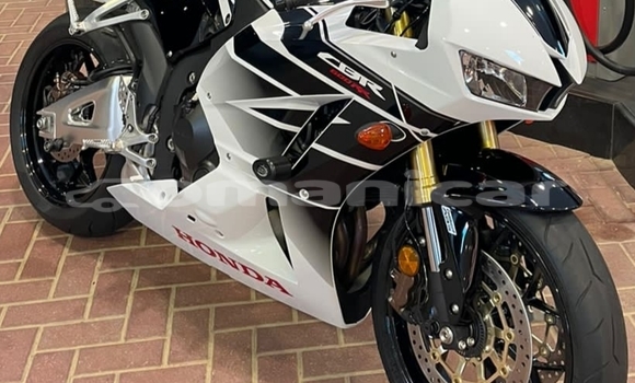 Buy Used Honda CBR White Bike in Muscat in Masqat Buy Used Honda CBR White Bike in Muscat in Masqat