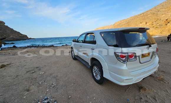 Buy Used Toyota Fortuner White Car in Azaiba in Masqat Buy Used Toyota Fortuner White Car in Azaiba in Masqat