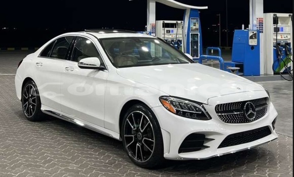 Buy Used Mercedes Viano White Car in Muscat in Masqat