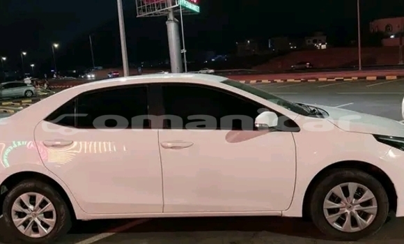 Buy Used Toyota Corolla White Car in Nizwa in ad-Dakhiliyah Buy Used Toyota Corolla White Car in Nizwa in ad-Dakhiliyah