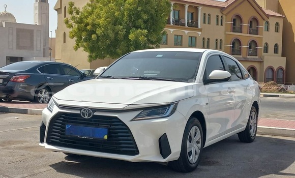 Buy Used Toyota Yaris White Car in Muscat in Masqat Buy Used Toyota Yaris White Car in Muscat in Masqat