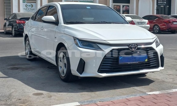 Buy Used Toyota Yaris White Car in Muscat in Masqat Buy Used Toyota Yaris White Car in Muscat in Masqat