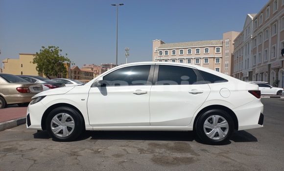 Buy Used Toyota Yaris White Car in Muscat in Masqat Buy Used Toyota Yaris White Car in Muscat in Masqat