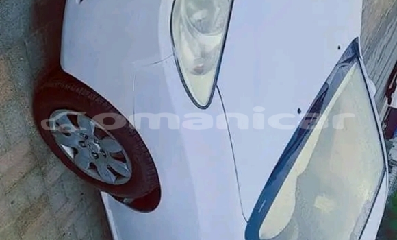 Buy Used Hyundai Elantra White Car in ar–Rustaq in al-Batinah Buy Used Hyundai Elantra White Car in ar–Rustaq in al-Batinah