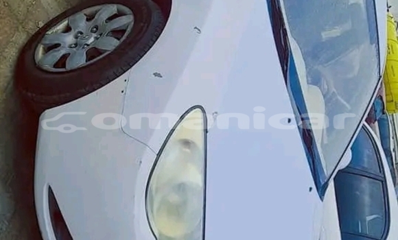 Buy Used Hyundai Elantra White Car in ar–Rustaq in al-Batinah Buy Used Hyundai Elantra White Car in ar–Rustaq in al-Batinah