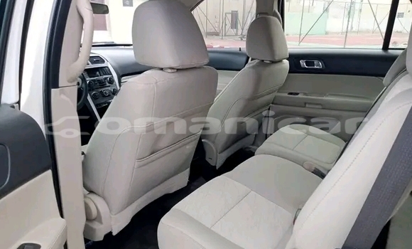 Buy Used Ford Explorer White Car in ar–Rustaq in al-Batinah Buy Used Ford Explorer White Car in ar–Rustaq in al-Batinah