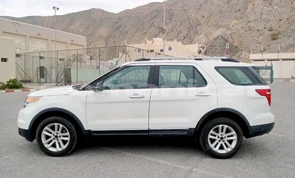 Buy Used Ford Explorer White Car in ar–Rustaq in al-Batinah Buy Used Ford Explorer White Car in ar–Rustaq in al-Batinah