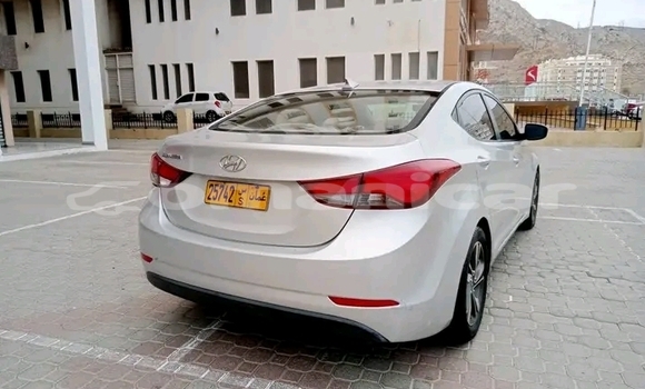 Buy Used Hyundai Elantra White Car in as–Suwayq in al-Batinah Buy Used Hyundai Elantra White Car in as–Suwayq in al-Batinah