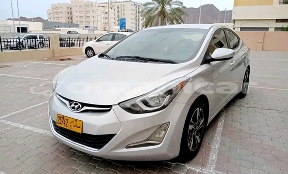Buy Used Hyundai Elantra White Car in as–Suwayq in al-Batinah Buy Used Hyundai Elantra White Car in as–Suwayq in al-Batinah
