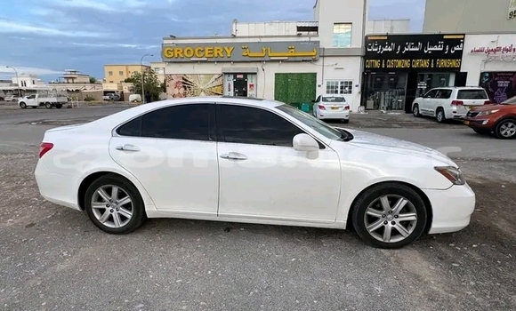 Buy Used Lexus ES 300 White Car in as–Sib in Masqat Buy Used Lexus ES 300 White Car in as–Sib in Masqat