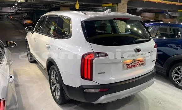 Buy Used Kia Towner White Car in Madinat Qabus in Masqat Buy Used Kia Towner White Car in Madinat Qabus in Masqat