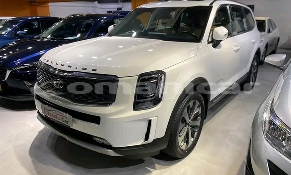 Buy Used Kia Towner White Car in Madinat Qabus in Masqat Buy Used Kia Towner White Car in Madinat Qabus in Masqat