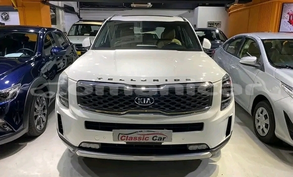 Buy Used Kia Towner White Car in Madinat Qabus in Masqat Buy Used Kia Towner White Car in Madinat Qabus in Masqat
