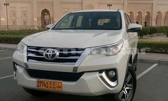 Buy Used Toyota Fortuner White Car in as–Sib in Masqat Buy Used Toyota Fortuner White Car in as–Sib in Masqat