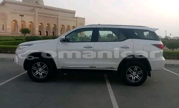 Buy Used Toyota Fortuner White Car in as–Sib in Masqat Buy Used Toyota Fortuner White Car in as–Sib in Masqat