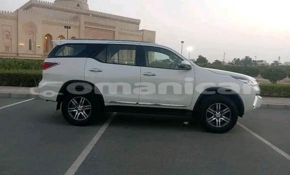 Buy Used Toyota Fortuner White Car in as–Sib in Masqat Buy Used Toyota Fortuner White Car in as–Sib in Masqat