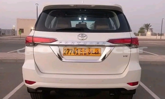 Buy Used Toyota Fortuner White Car in as–Sib in Masqat Buy Used Toyota Fortuner White Car in as–Sib in Masqat