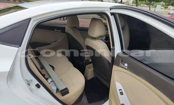 Buy Used Hyundai Accent White Car in Nizwa in ad-Dakhiliyah