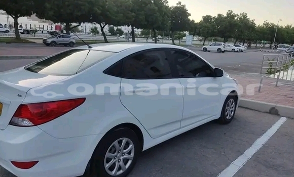 Buy Used Hyundai Accent White Car in Nizwa in ad-Dakhiliyah Buy Used Hyundai Accent White Car in Nizwa in ad-Dakhiliyah