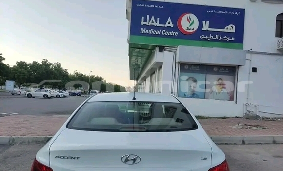 Buy Used Hyundai Accent White Car in Nizwa in ad-Dakhiliyah Buy Used Hyundai Accent White Car in Nizwa in ad-Dakhiliyah