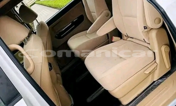 Buy Used Kia Carnival White Car in ar–Rustaq in al-Batinah Buy Used Kia Carnival White Car in ar–Rustaq in al-Batinah