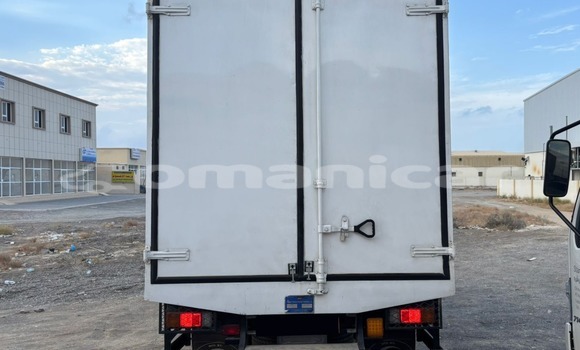 Buy Used Hino 300 Series White Truck in Suhar in al-Batinah